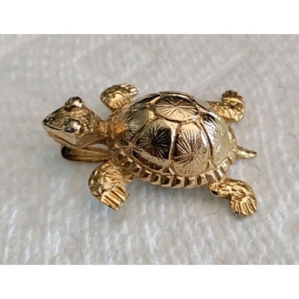 Dottie Smith Gold Tone Turtle Pendant 1.5" X  1"